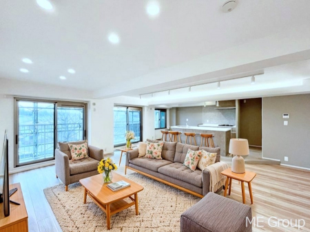 ���r���O�@�傫�ȑ����炽���Ղ�̗z���ƕ����������郊�r���O�@���Ƌ��CG�ł�  