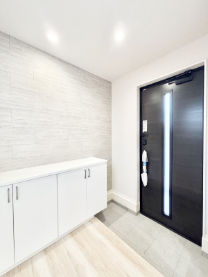 ���ց@�K���X�X���b�g�̓��������փh�A�������Ɍ���͂��Ă���܂�