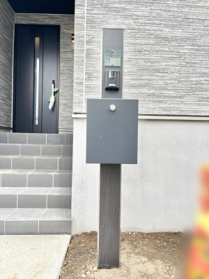 ���̑��@�\�D�E�C���^�[�z���E�|�X�g���ЂƂɏW��B�G���g�����X�ɂȂ��ރV���v���f�U�C���B