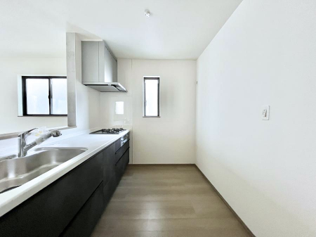 �L�b�`���@�u�₩�ȕ����ʂ蔲����L�b�`���B��������̂Ŗ��邭���C�ɂ��𗧂��܂��B