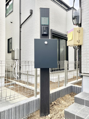 ���̑��@�\�D�E�C���^�[�z���E�|�X�g���ЂƂɏW��B�G���g�����X�ɂȂ��ރV���v���f�U�C���B