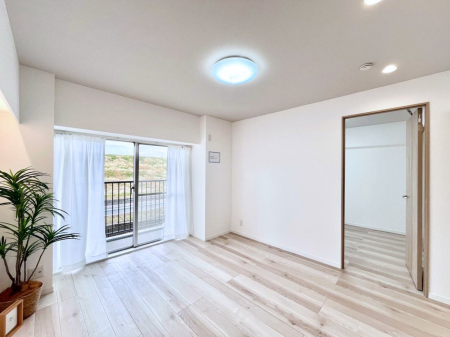 ���r���O�@�傫�ȑ����炽���Ղ�̗z���ƕ����������郊�r���O