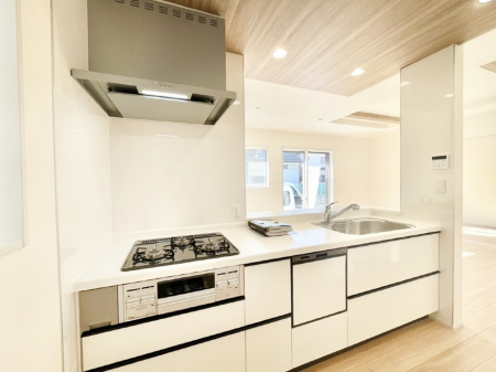 �L�b�`���@���������Ȃ���ł����Ƒ��Ƃ̉�b���y���߂�ΖʃL�b�`��