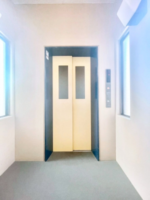 ���̑��@����̏�艺��ɕ֗��ȃG���x�[�^�[�I