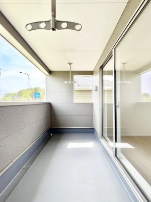 �o���R�j�[�@�C���i�[�o���R�j�[�Ȃ̂ŉJ�ł����󕨂����������o���āA���ʂ�������̂Ŋ������ǂ��A�������X�y�[�X�Ƃ��ďd�󂵂܂��B 