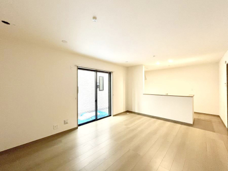 ���r���O�@���邢�z���������A�����̕��͋C�ɖ�������郊�r���O�E�_�C�j���O�B 