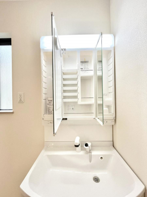 ���̑����ρ@�O�ʋ��̗��ɁA���ϕi��q���p�i�Ȃǂ����[�\�B���ʑ����������ƕۂ��܂��I