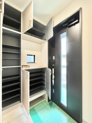 ���̑����ρ@�����Ղ���[�ł���V���[�Y�{�b�N�X�ŉƑ��S���̌C���A���ւ�������B  