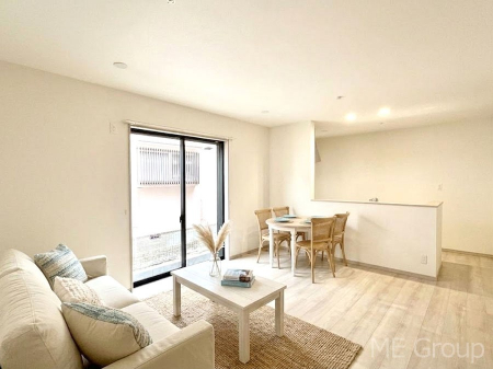 ���r���O�@�傫�ȑ����炽���Ղ�̗z���ƕ����������郊�r���O�@���Ƌ��CG�ł�  