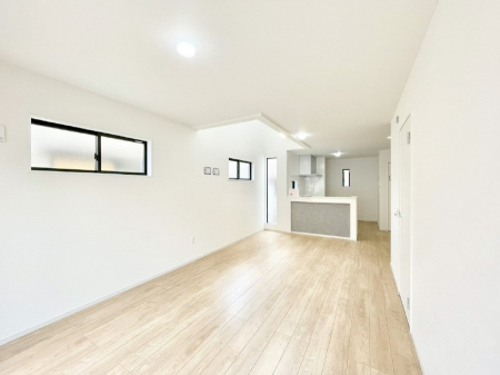 ���r���O�@���邢�z���������A�����̕��͋C�ɖ�������郊�r���O�E�_�C�j���O�B 