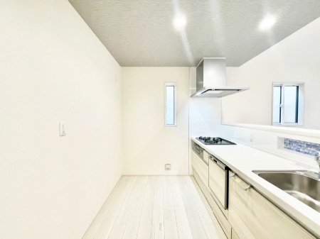 �L�b�`���@�u�₩�ȕ����ʂ蔲����L�b�`���B��������̂Ŗ��邭���C�ɂ��𗧂��܂��B