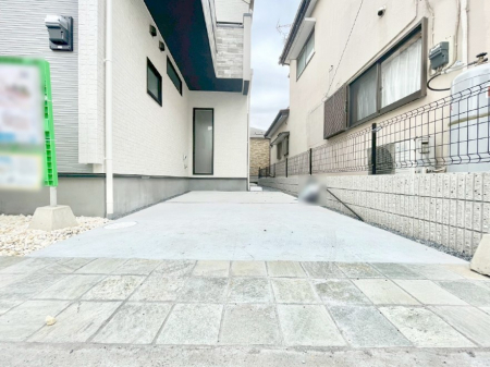 �@�ڂ̑O�����ԏꂾ�ƉJ�̓�����ʂɂ������������������֗��ł���