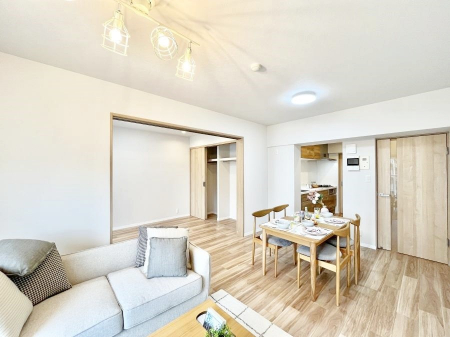 ���r���O�@�Ƒ��ꏏ�ɂ��H�����y���݂����Ȃ�L�X���r���O�_�C�j���O