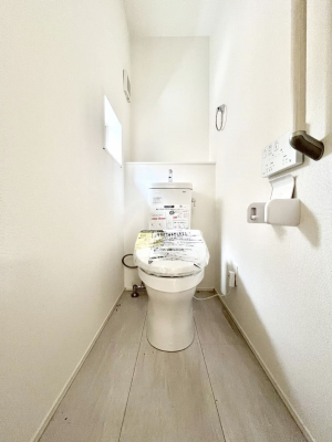 �g�C���@�g�C����1�K��2�K���ꂼ��ɔz�u����Ă��ĂƂĂ��֗��ł��B 