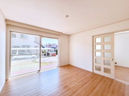 ���r���O�@�傫�ȑ����炽���Ղ�̗z���ƕ����������郊�r���O