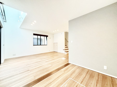 ���r���O�@���邢�z���������A�����̕��͋C�ɖ�������郊�r���O�E�_�C�j���O�B