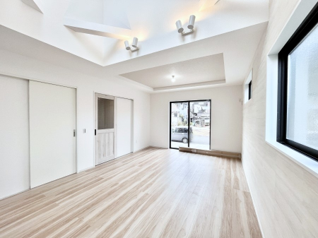 ���r���O�@�Ƒ��c���̎��Ԃ����������Ȃ��났�̃��r���O�_�C�j���O�B   