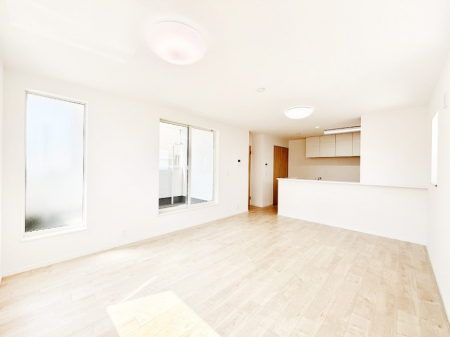 ���̑����ρ@�Ƒ��̏Ί炪���R�Ɛ��܂�Ă���A����ȕ��͋C�̃_�C�j���O�Ɏd�オ���Ă��܂�