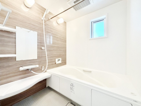 �����@���������̂���_�[�N�J���[����ɂ����o�X���[����1���̔������t���b�V���I