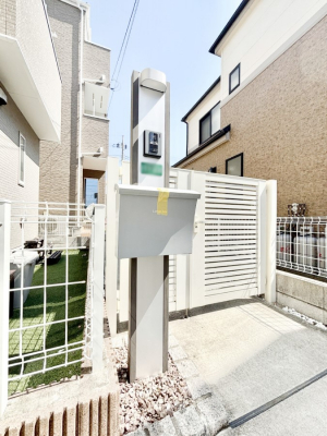 ���̑��@�\�D�E�C���^�[�z���E�|�X�g���ЂƂɏW��B�G���g�����X�ɂȂ��ރV���v���f�U�C���B