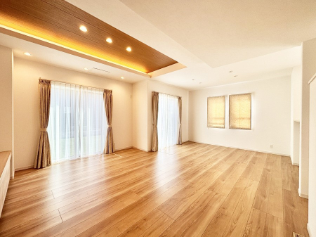 ���̑����ρ@�Ƒ��̏Ί炪���R�Ɛ��܂�Ă���A����ȕ��͋C�̃_�C�j���O�Ɏd�オ���Ă��܂� 