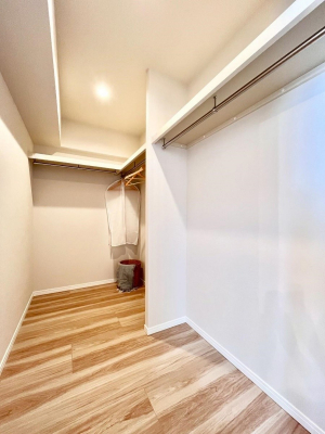 ���̑��@��e�ʂ̎��[���\�ȃt�@�~���[�N���[�[�b�g