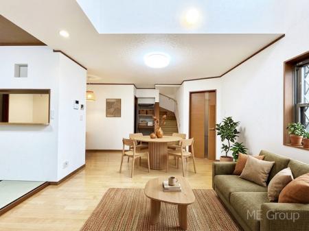 ���r���O�@�������������͋C�̂k�c�j�͉Ƒ��݂�Ȃ̉��K��ԁ��Ƌ��CG�ł�