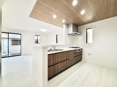 �L�b�`���@���r���O�ŗV�Ԃ��q�l�������Ȃ��炨�������ł���ΖʃL�b�`���B  