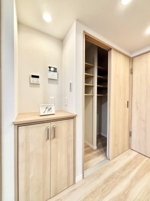 ���̑����ρ@���r���O���[�B�����Ɏ��[������ƕ����W�܂�LDK���X�b�L���Еt�������ł��ˁB  