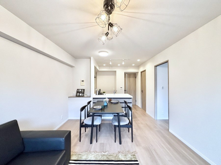 ���r���O�@���Ƒ��̓��₩�Șb�����ŕ�܂�閾�邢���r���O  