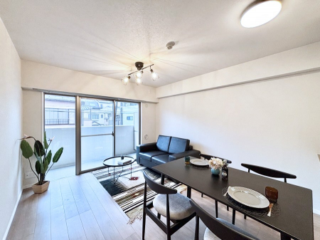 ���r���O�@�傫�ȑ����炽���Ղ�̗z���ƕ����������郊�r���O