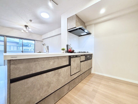 �L�b�`���@�������������I�ɁA�y�����I�V�X�e���L�b�`��