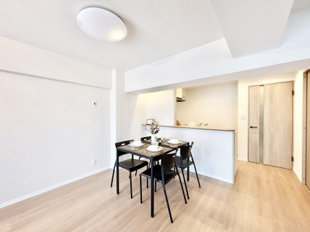 ���̑����ρ@�Ƒ��̏Ί炪���R�Ɛ��܂�Ă���A����ȕ��͋C�̃_�C�j���O�Ɏd�オ���Ă��܂��B