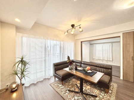 ���r���O�@�傫�ȑ����炽���Ղ�̗z���ƕ����������郊�r���O