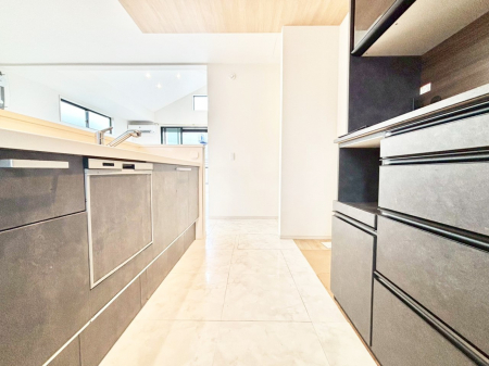 �L�b�`���@�J�E���^�[�z���Ɋy����������ׂ�B�����̂������������Ɣ��������Ȃ肻���ł��ˁB