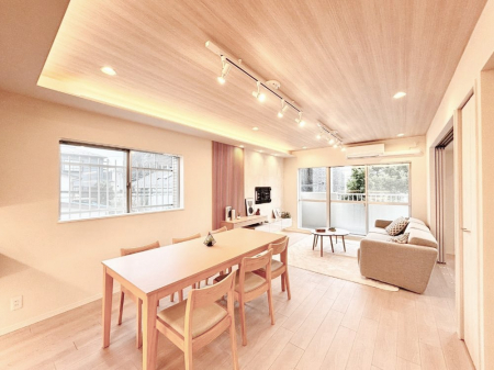 ���r���O�@�Ƒ��ꏏ�ɂ��H�����y���݂����Ȃ�L�X���r���O�_�C�j���O 