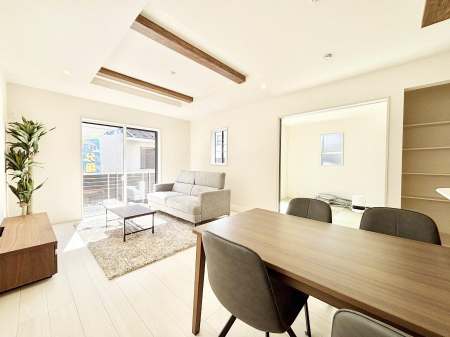 ���r���O�@�傫�ȑ����炽���Ղ�̗z���ƕ����������郊�r���O