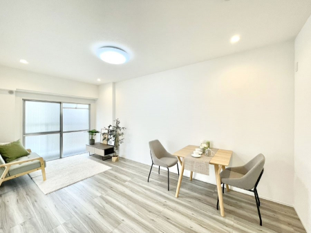 ���r���O�@�傫�ȑ����炽���Ղ�̗z���ƕ����������郊�r���O