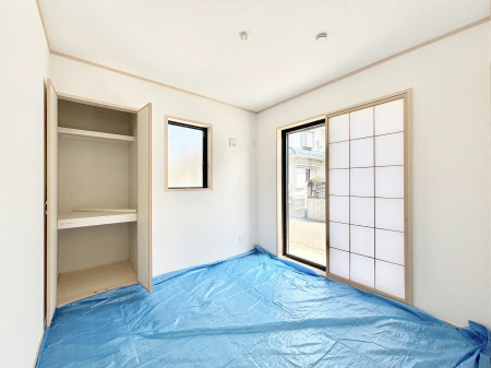 ���̑����ρ@���r���O�Ɨׂ荇���Ă���a���B�ق��ƈꑧ�ł���a�̋�Ԃ��Y�ꂸ�ɁB 