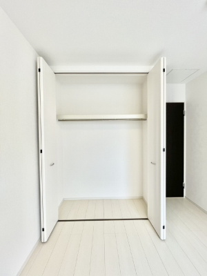 ���[�@�m���̃N���[�[�b�g�B���s��������̂Ō���̈ߗނ�����������܂�܂��B