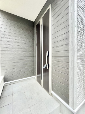 ���ց@��؂ȉƑ��A���q���o�}���錺�ցB���֑O�͉����t���ŉJ���~���Ă��Ă��G��ɂ����ł��B