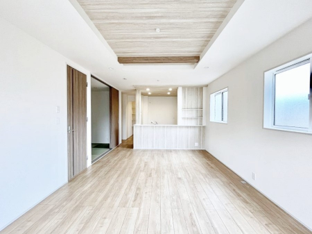 ���̑����ρ@�Ƒ��̏Ί炪���R�Ɛ��܂�Ă���A����ȕ��͋C�̃_�C�j���O�Ɏd�オ���Ă��܂��B