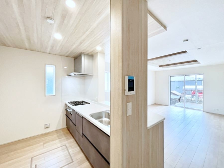 �L�b�`���@���r���O�ŗV�Ԃ��q�l�������Ȃ��炨�������ł���ΖʃL�b�`���B  