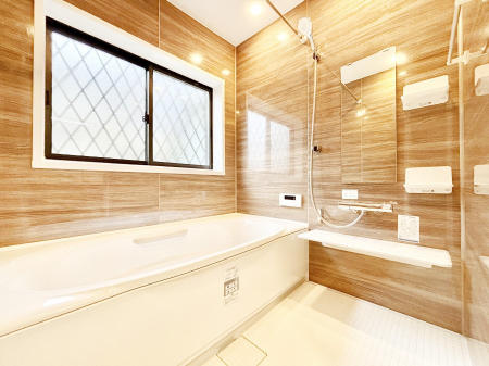 �����@���������̂���_�[�N�J���[����ɂ����o�X���[����1���̔������t���b�V���I