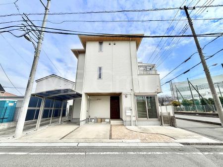 ���n�O�ώʐ^�@�������ꂽ�O�ρA�㎿�ȏZ��Ԃ��L���鎺���͉i�����S���ĉ߂�����Z���ł��B 