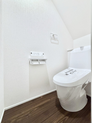 �g�C���@�g�C����1�K��2�K���ꂼ��ɔz�u����Ă��ĂƂĂ��֗��ł��B 