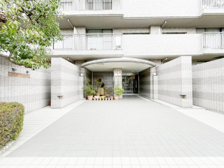 �G���g�����X�@�������������͋C�̃G���g�����X