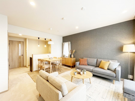 ���r���O�@�������������͋C�̂k�c�j�͉Ƒ��݂�Ȃ̉��K��ԁ��Ƌ��CG�ł�