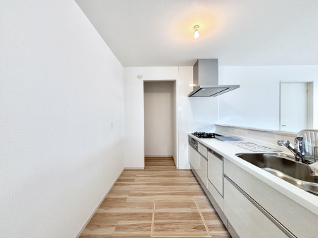 �L�b�`���@���������Ȃ���ł����Ƒ��Ƃ̉�b���y���߂�ΖʃL�b�`��