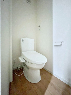 �g�C���@�g�C����1�K��2�K���ꂼ��ɔz�u����Ă��ĂƂĂ��֗��ł��B 